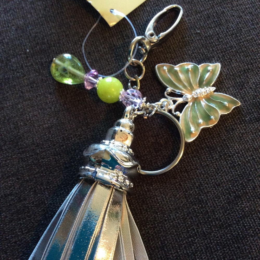 Silver vegan purse tassel with butterfly charm - Picture 3 of 7